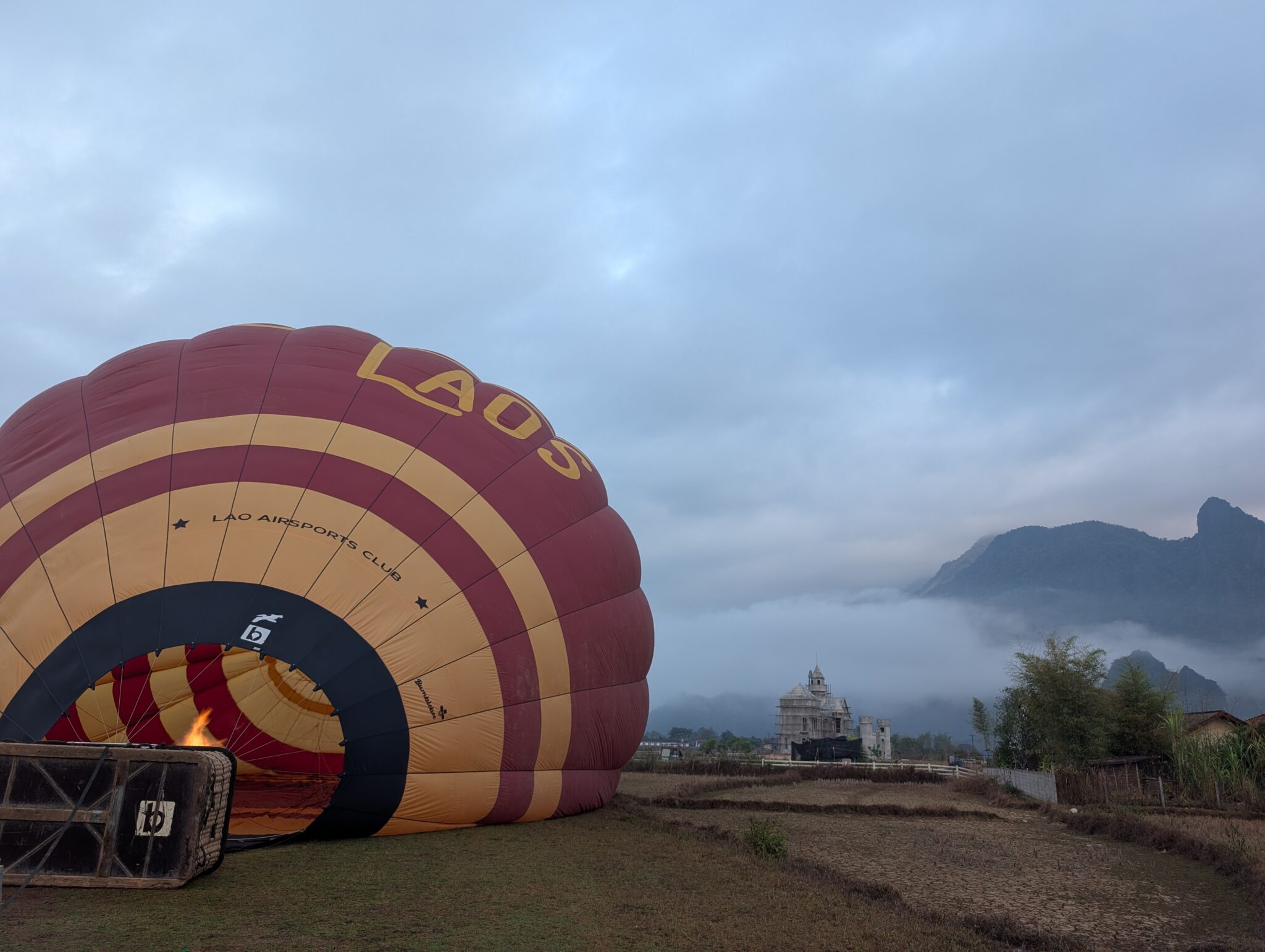 Mongolfière au Laos à Vang Vieng