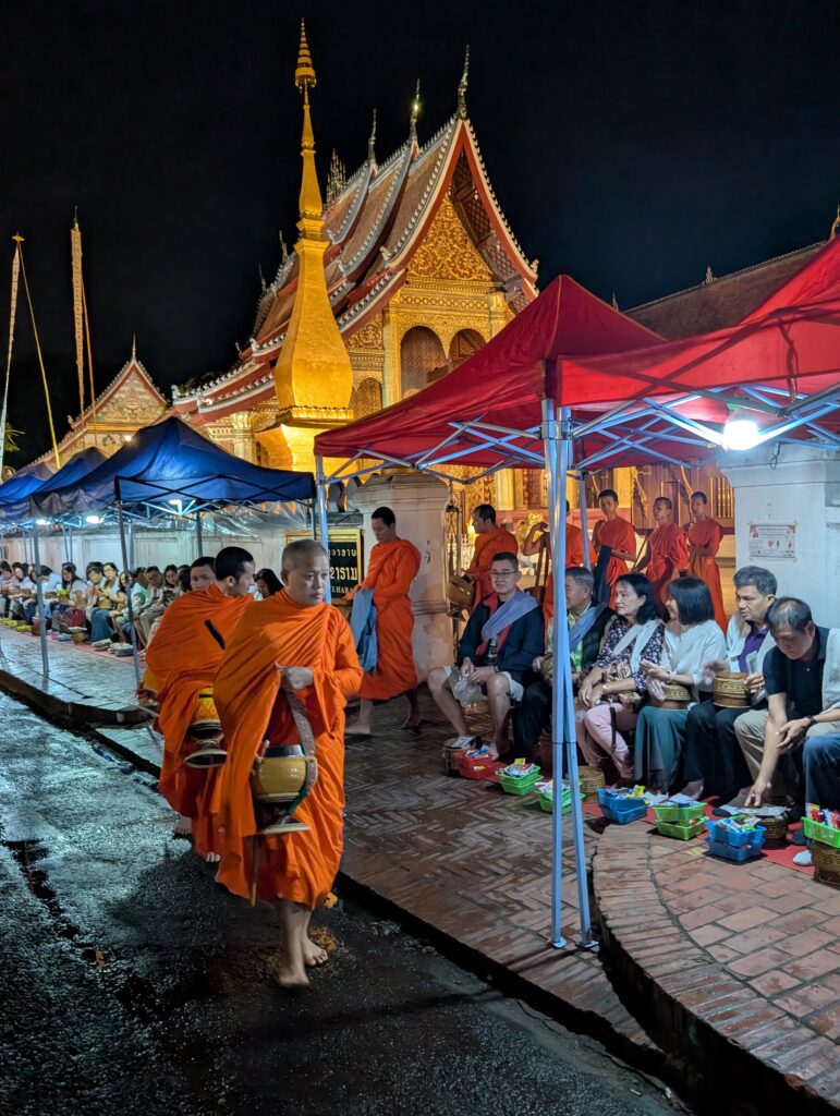 aumone des moins Laos
