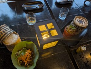 Laos: Apéritif au bord de la Nam Khan à Luang Prabang