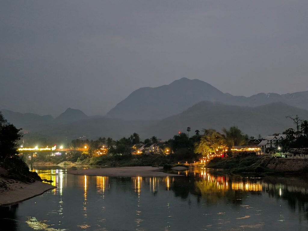 Luang Prabang Vue nocturne Mékong