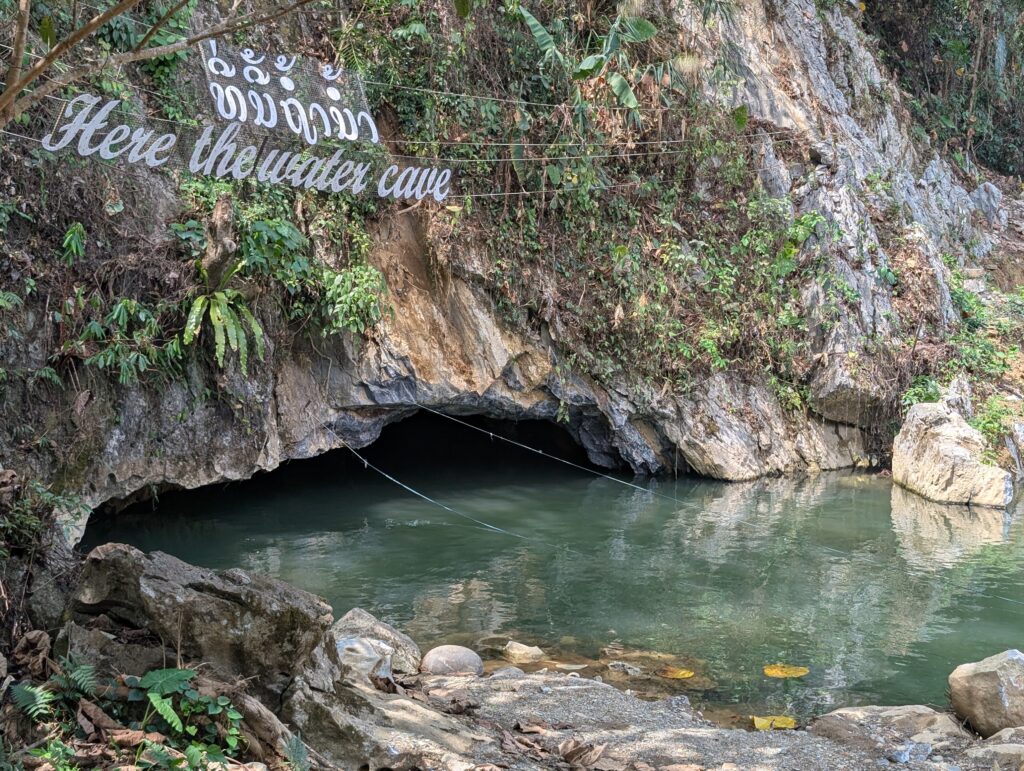 Laos Vang Vieng water cave