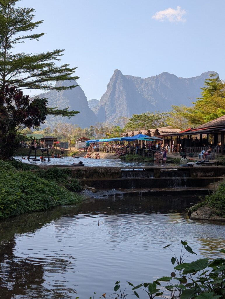 vue bassin lagon bleu 3 Vang Vieng Laos