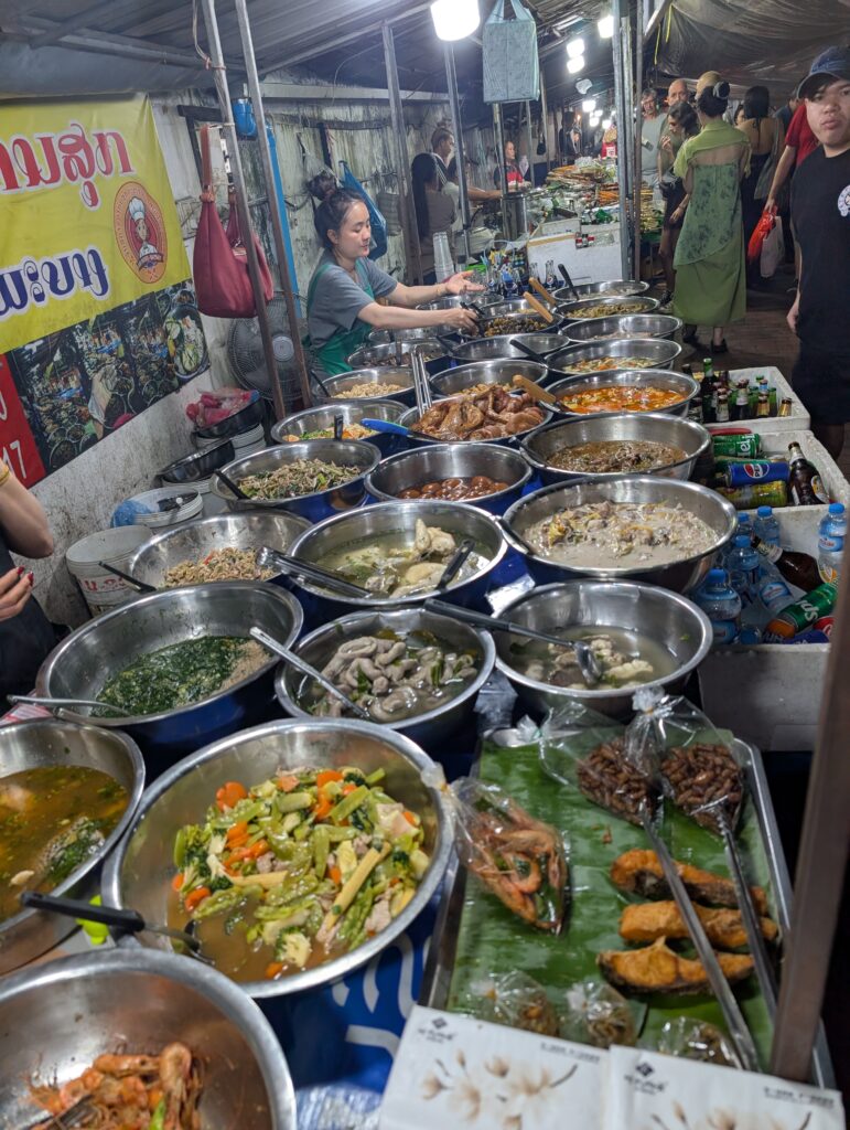 plats marché de nuit Laos