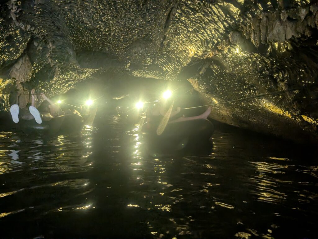 intérieur water cave Vang Vieng Laos