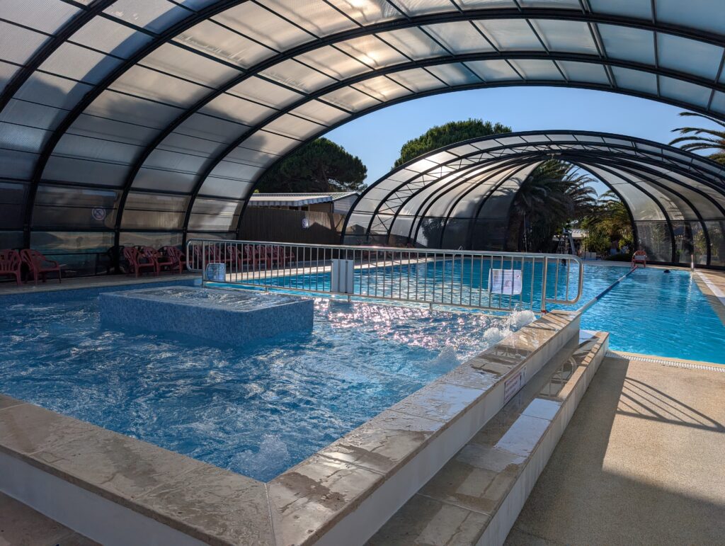 piscine couverte camping Siblu Mer et Soleil Oléron