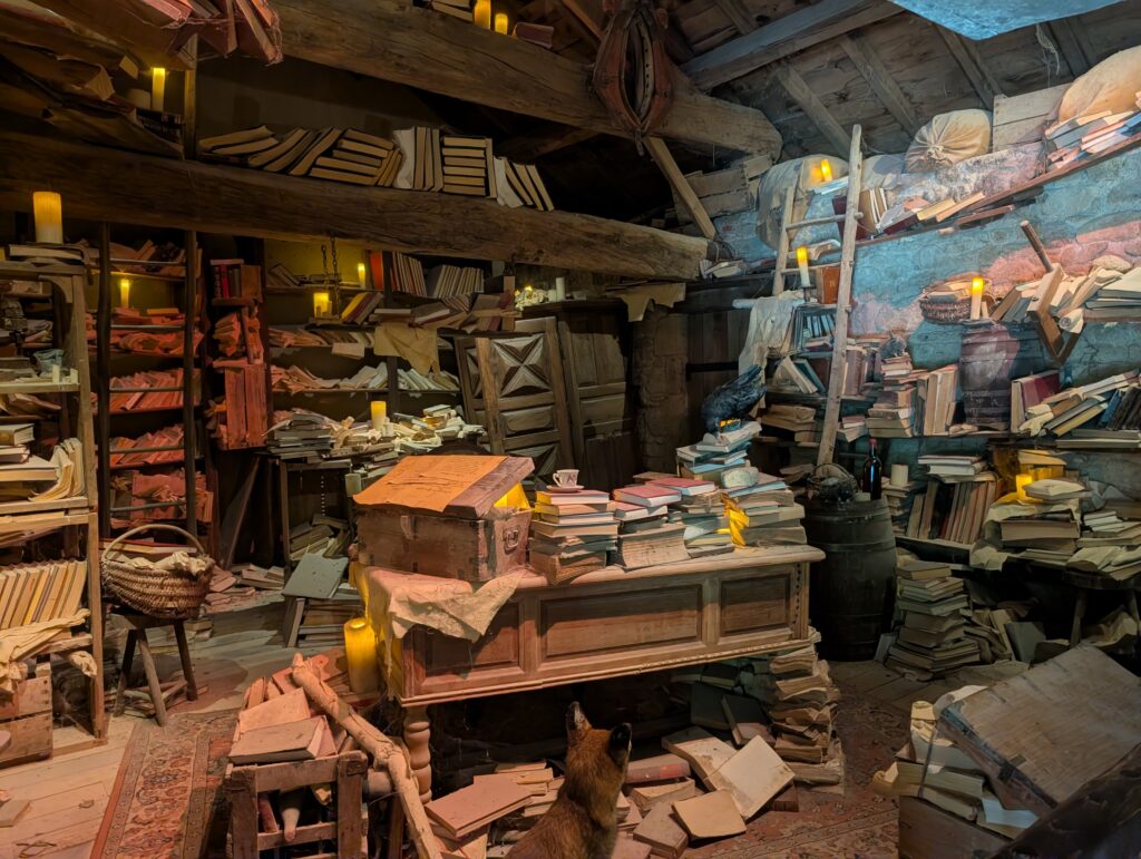 décor fables de La Fontaine Puy du fou