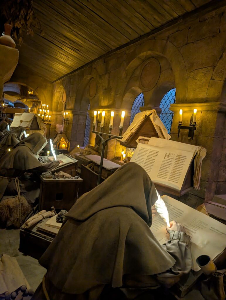 scriptorium spectacle immersif Clovis Puy du fou
