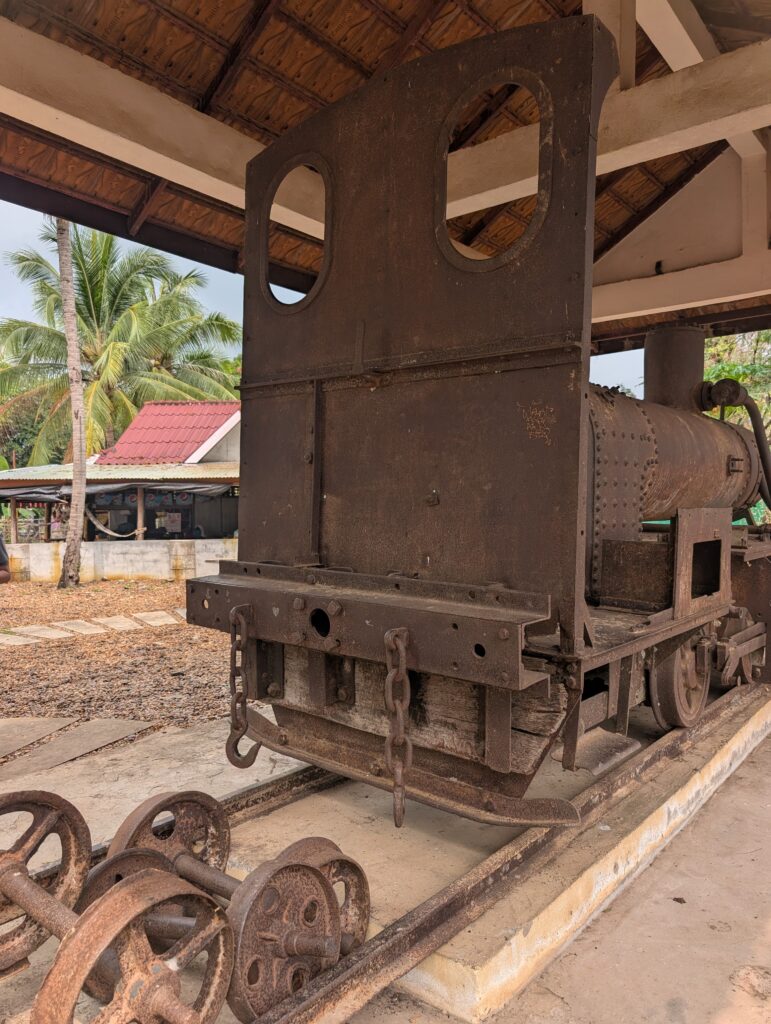 locomotive Don Khone 4000 iles Laos