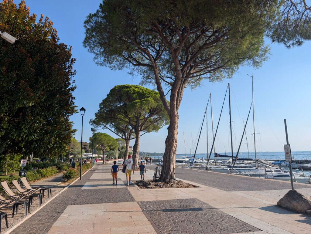 Lungomare Lazise Lac de Garde Italie